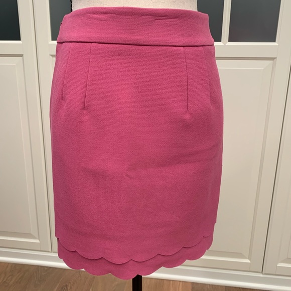 LOFT Dresses & Skirts - LOFT Pencil skirt with double scalloped hem